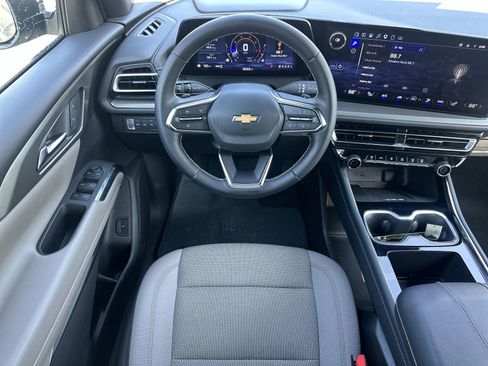 Used 2025 Chevrolet Traverse LT AWD/4WD image 17