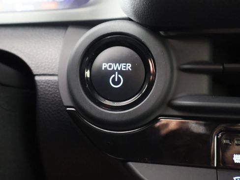 Used 2025 Toyota Crown AWD/4WD image 35