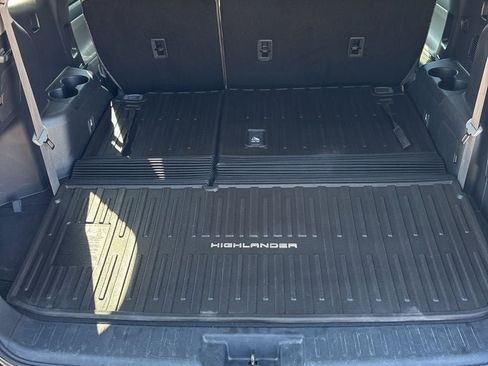 Used 2022 Toyota Highlander XLE image 36