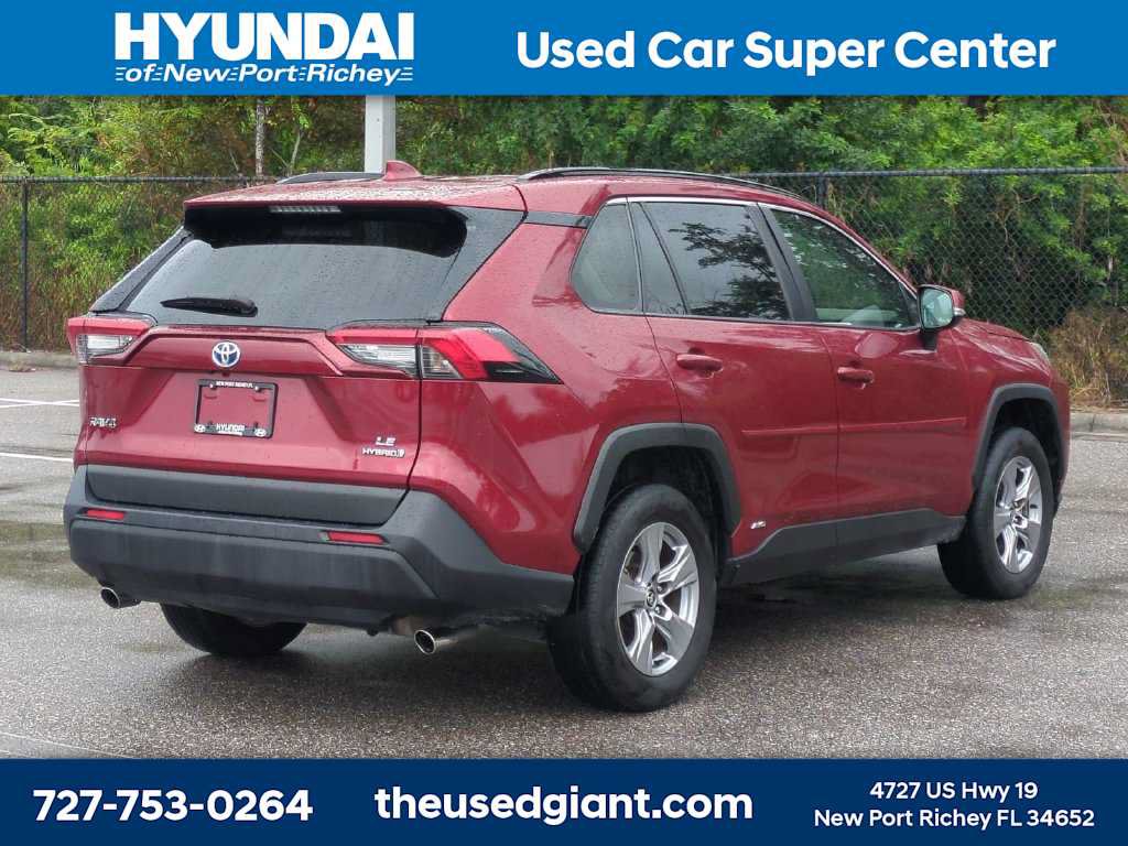 Used 2022 Toyota RAV4 LE AWD/4WD image 5