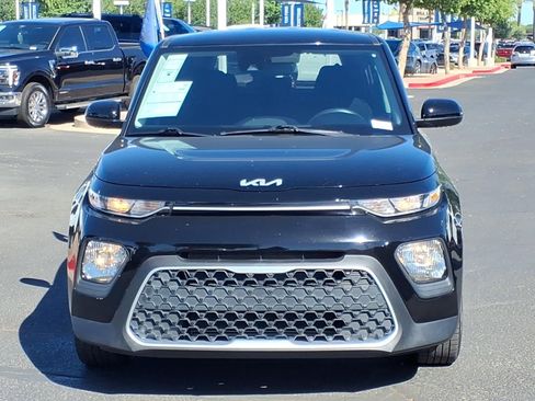 Used 2022 Kia Soul LX w/ Technology Package FWD image 2