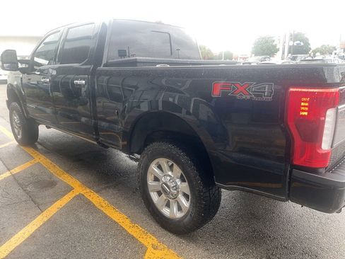 Used 2019 Ford F250 Platinum w/ Platinum Ultimate Package AWD/4WD image 2