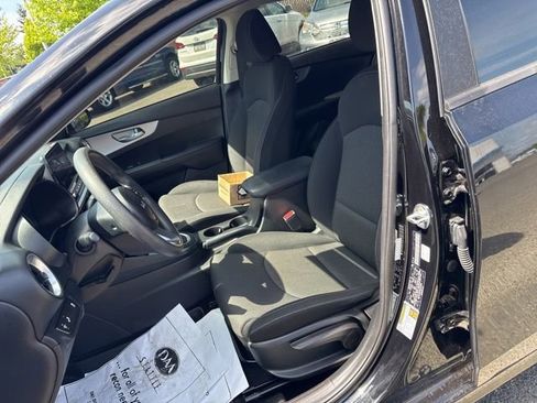 Used 2022 Kia Forte LXS w/ LXS Technology Package FWD image 12