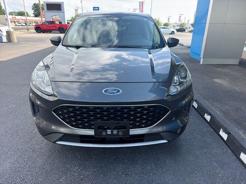 Used 2020 Ford Escape SE FWD image 2