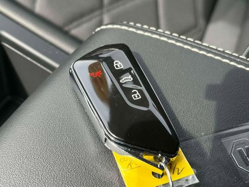 Used 2024 Volkswagen Atlas SE image 38