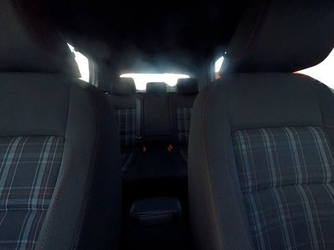 Used 2013 Volkswagen Golf 4-Door image 25