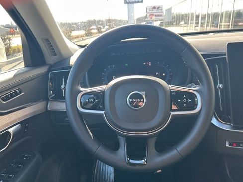 Certified 2025 Volvo XC90 B6 Plus image 18