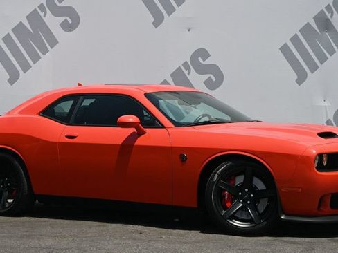 Used 2022 Dodge Challenger SRT Hellcat w/ Plus Package RWD image 3