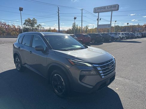 Used 2024 Nissan Rogue SV w/ SV Premium Package image 1