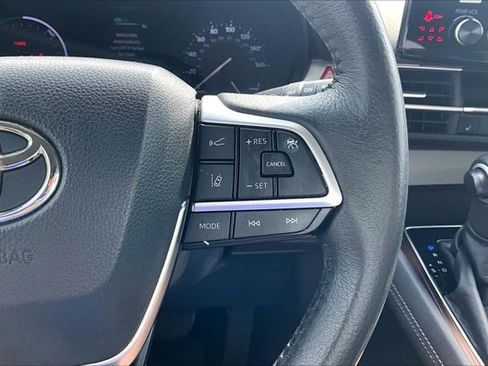 Used 2021 Toyota Sienna XLE FWD image 12
