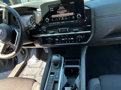 Used 2025 Nissan Pathfinder SV FWD image 18