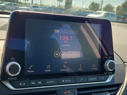 Used 2025 Nissan Altima 2.5 SV image 24