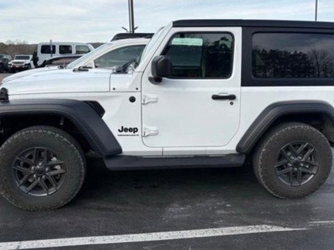 Used 2025 Jeep Wrangler Sport image 30