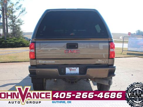 Used 2015 GMC Sierra 2500 Denali w/ Duramax Plus Package image 9
