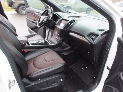 Used 2020 Ford Edge Titanium w/ Equipment Group 301A image 16