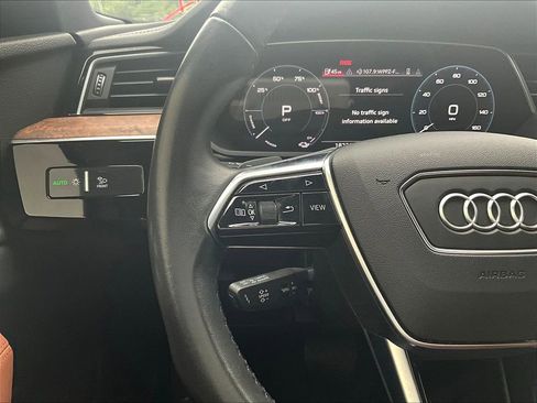 Used 2022 Audi e-tron Premium Plus w/ Premium Plus Package image 17