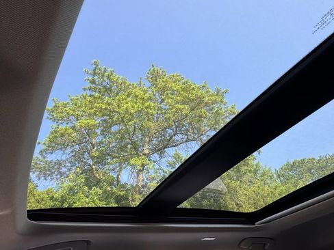 New 2025 Nissan Ariya Platinum image 14