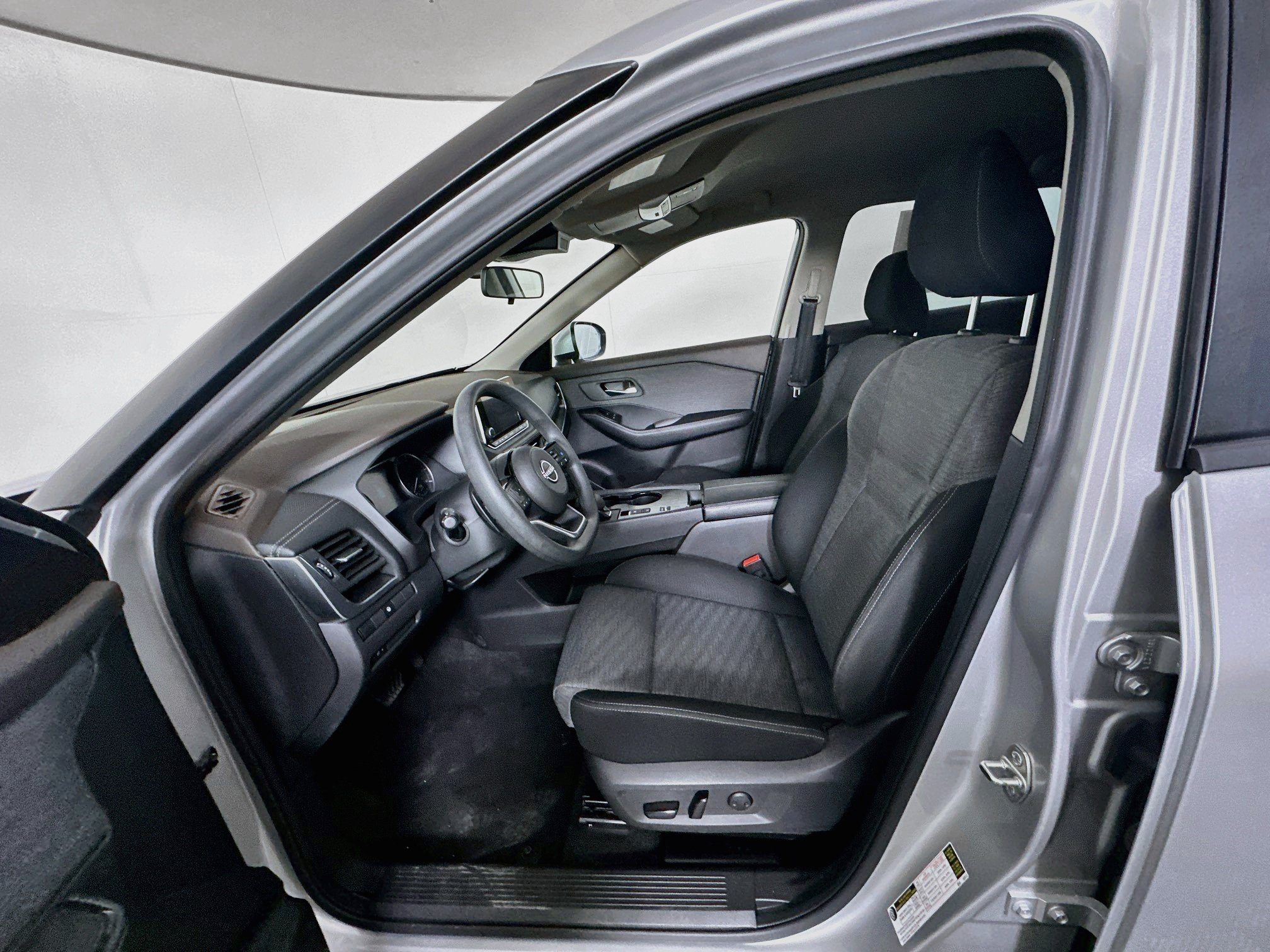 Used 2023 Nissan Rogue SV FWD image 13
