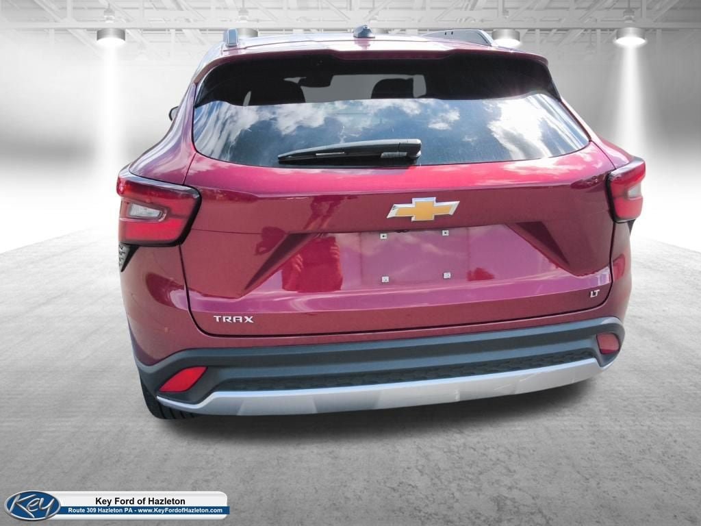 Used 2025 Chevrolet Trax LT FWD image 9