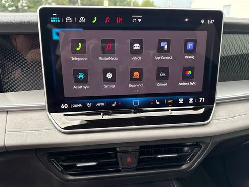 Certified 2026 Volkswagen Tiguan SE R-Line AWD/4WD image 23