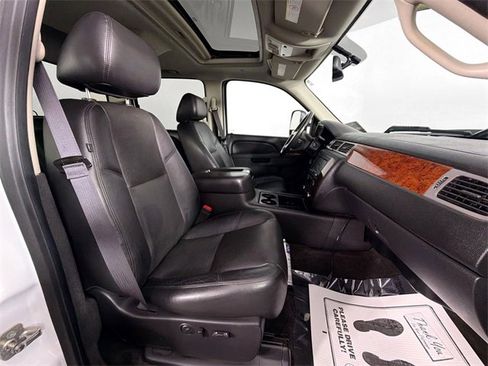 Used 2014 GMC Sierra 3500 SLT w/ SLT Convenience Package image 24