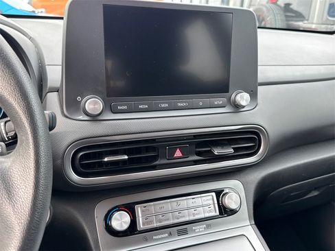 Used 2023 Hyundai Kona SE w/ Cargo Package image 12