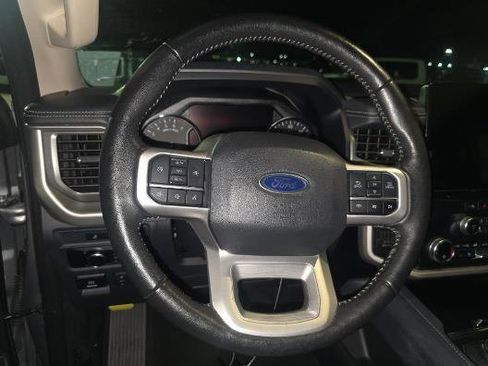 Used 2024 Ford Expedition Max XLT image 6