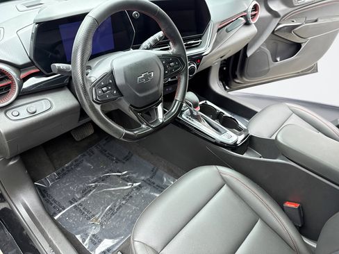 Used 2024 Chevrolet Trax RS w/ Sunroof Package image 10