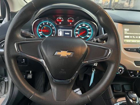 Used 2018 Chevrolet Cruze LS FWD image 16