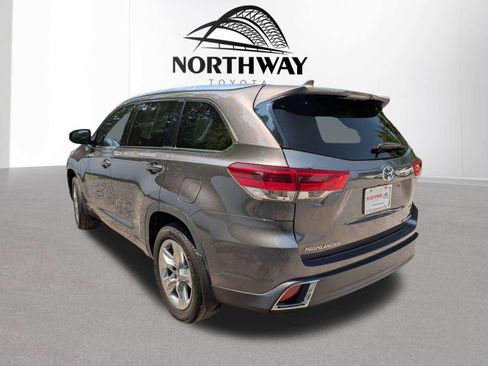 Used 2019 Toyota Highlander Limited AWD/4WD image 4