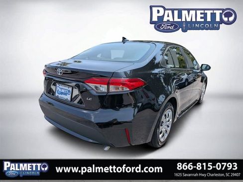 Used 2022 Toyota Corolla LE FWD image 3