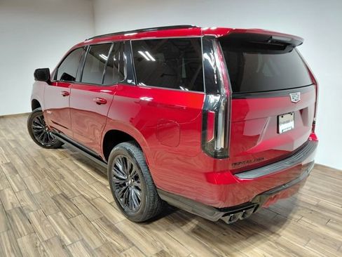 Used 2023 Cadillac Escalade V w/ LPO, ONYX Package image 28