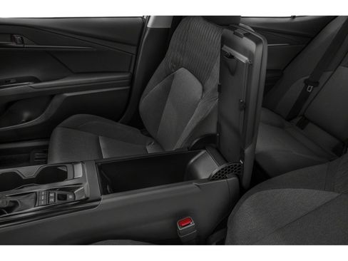 Used 2026 Toyota Camry XLE w/ Premium Package FWD image 9