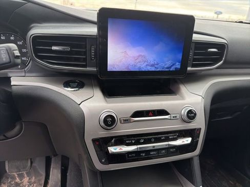 Used 2023 Ford Explorer XLT w/ Equipment Group 202A image 6