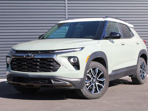 Used 2024 Chevrolet TrailBlazer ACTIV w/ Driver Confidence Package image 1