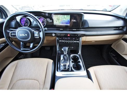 Used 2023 Kia Carnival EX FWD image 10