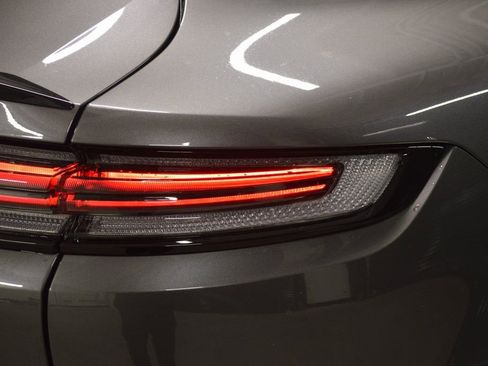 Certified 2025 Porsche Cayenne Coupe image 12