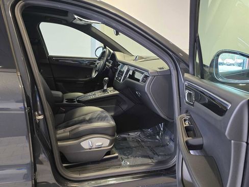 Used 2018 Porsche Macan image 11