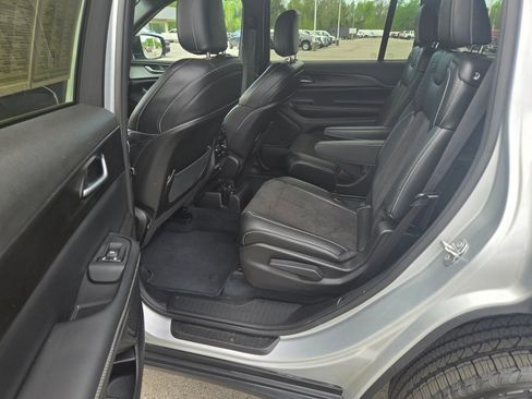 Used 2023 Jeep Grand Cherokee L Laredo image 8