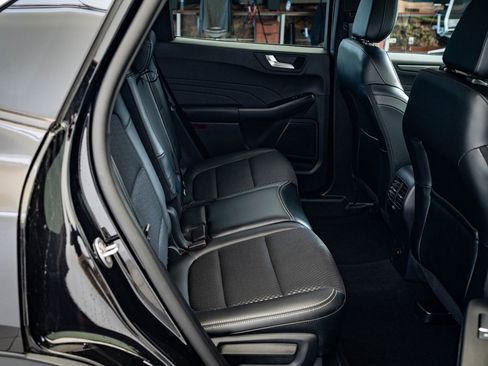 Used 2024 Ford Escape SE image 34