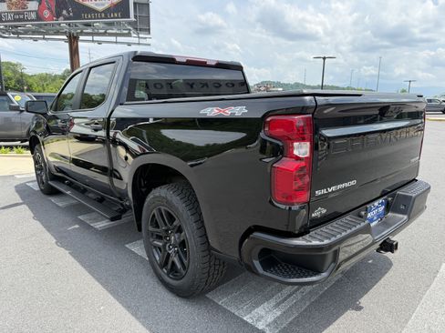 Used 2022 Chevrolet Silverado 1500 Custom AWD/4WD image 7