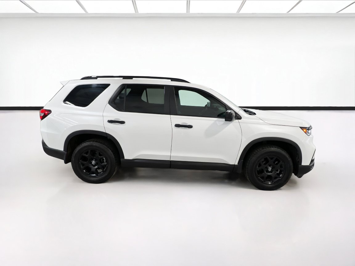Used 2025 Honda Pilot TrailSport image 26