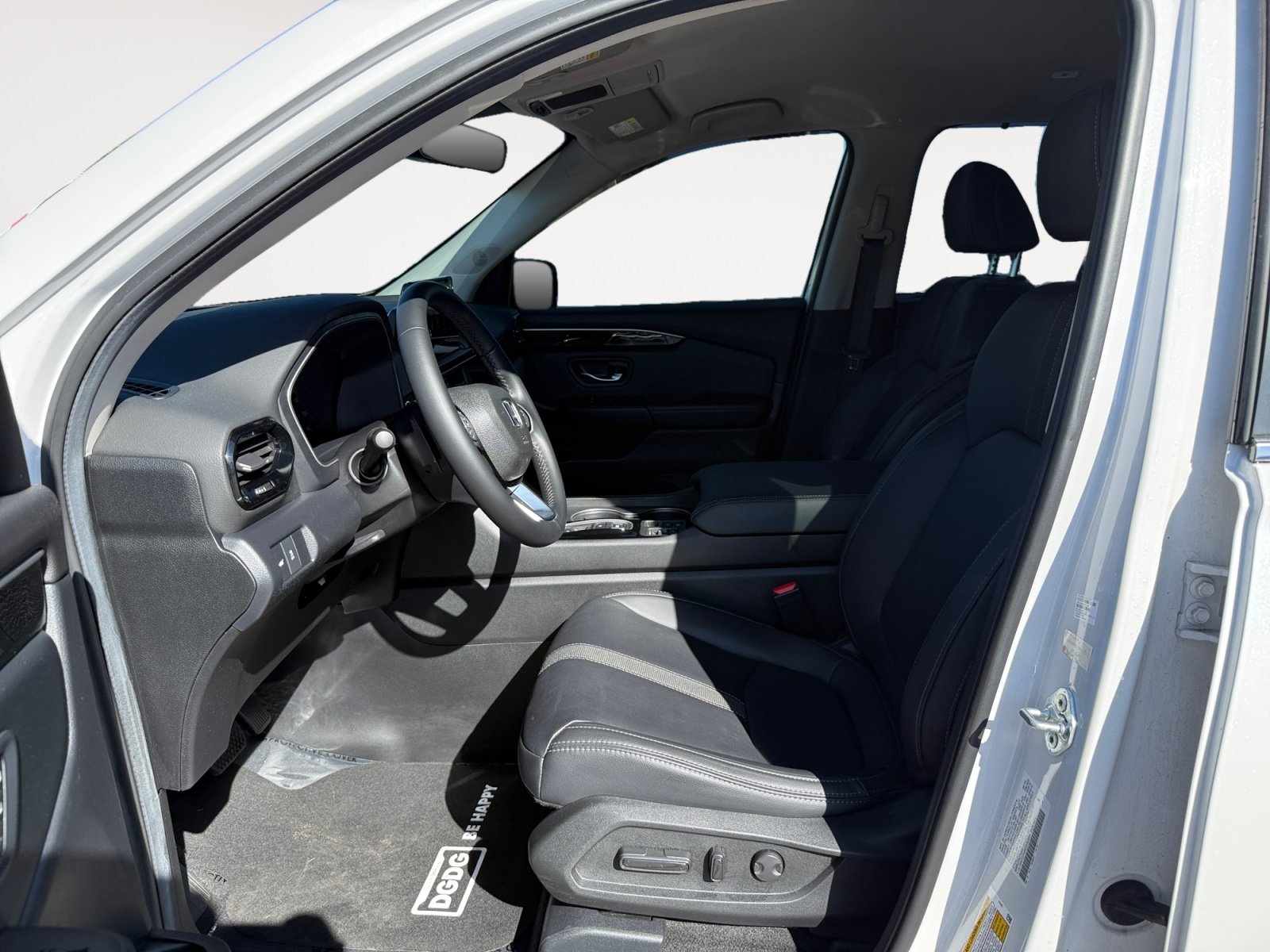 Used 2025 Honda Pilot EX-L image 10