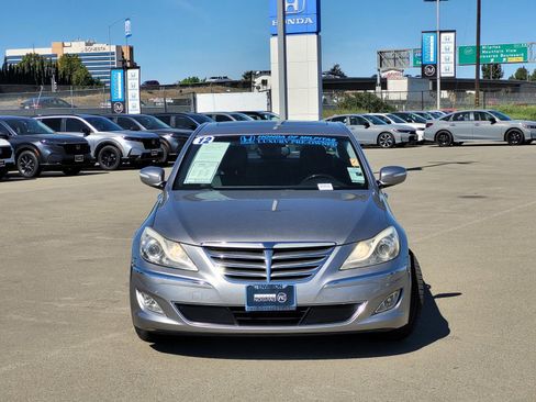 Used 2012 Hyundai Genesis 4.6 image 2