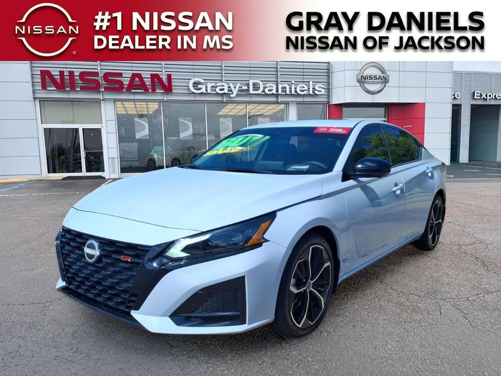 Certified 2026 Nissan Altima 2.5 SR w/ SR Premium Package FWD image 4