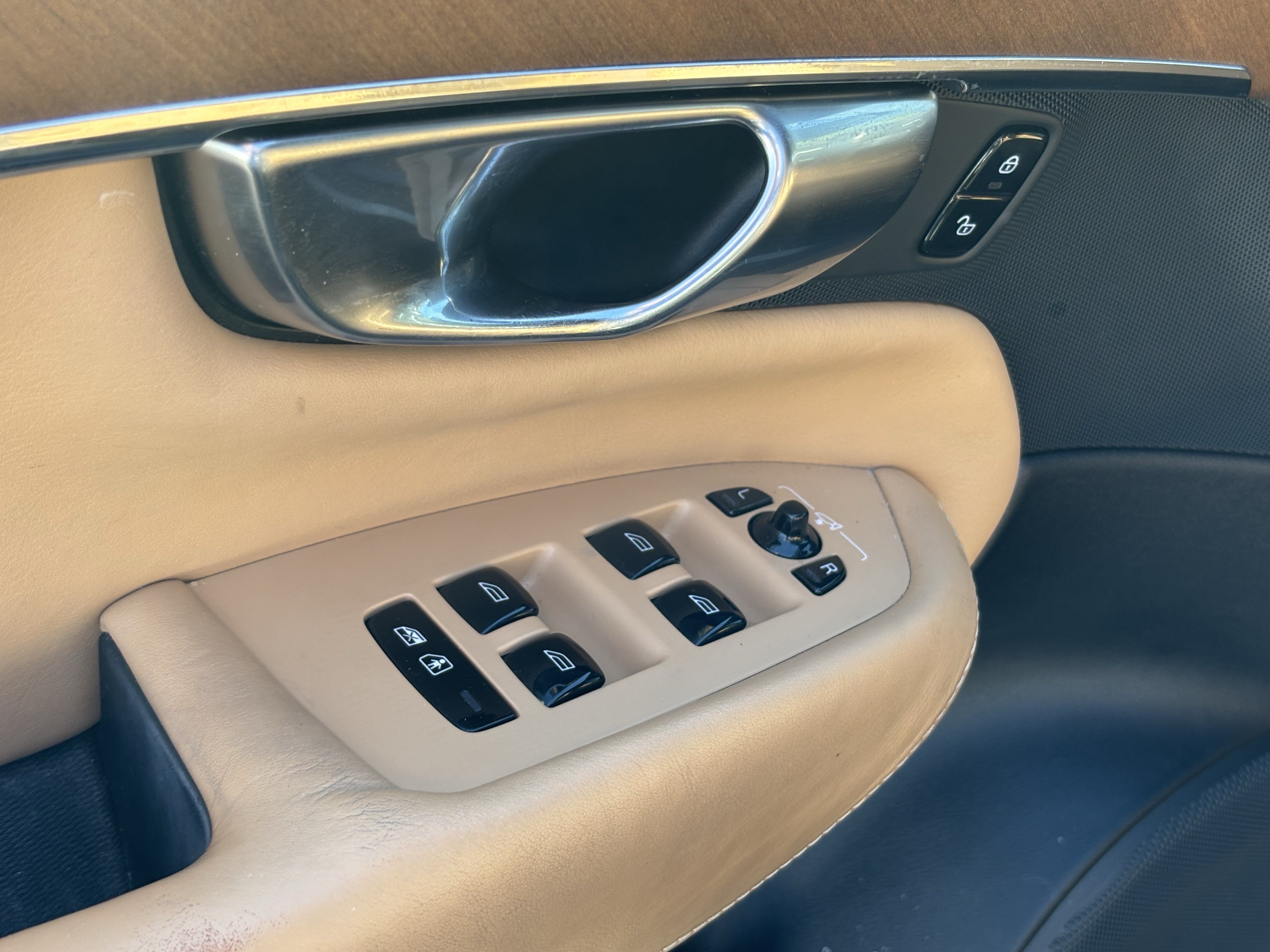 Used 2018 Volvo XC90 T6 Inscription w/ Convenience Package AWD/4WD image 15