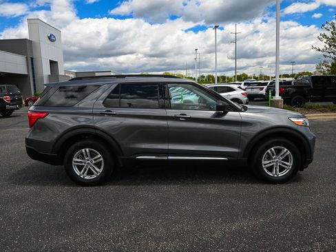 Certified 2024 Ford Explorer XLT w/ Equipment Group 202A AWD/4WD image 3