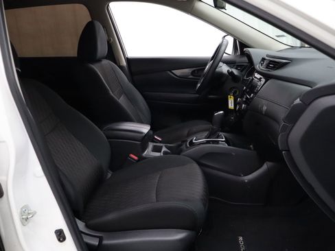 Used 2020 Nissan Rogue S image 29