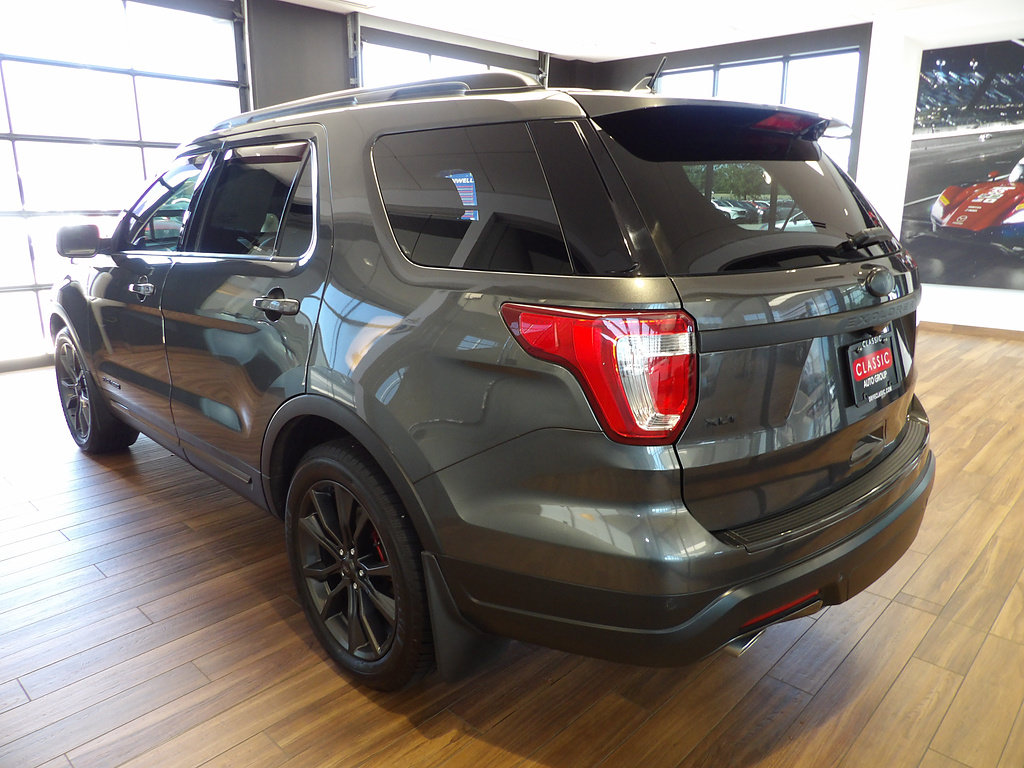 Used 2018 Ford Explorer XLT w/ Equipment Group 202A FWD image 8