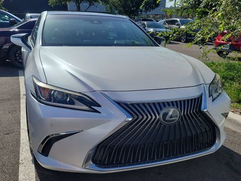 Used 2019 Lexus ES 350 w/ Accessory Package FWD image 4